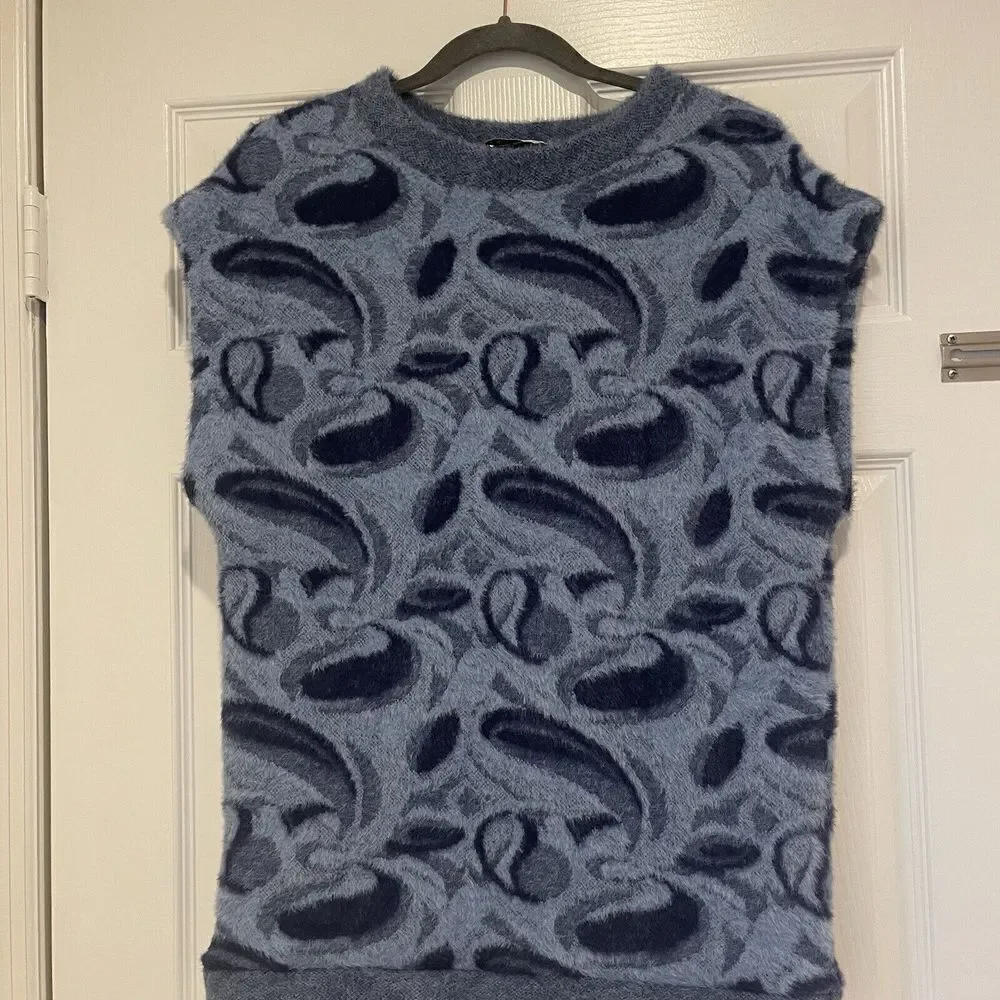 Zara Women's Navy/Lt blue Paisley Pattern Sweater Vest  M/L  Super‎ Soft